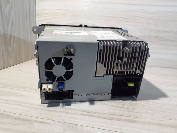 Skoda Superb B6 (3T) (2008 - 2015)  3T0035686C Радио/ проигрыватель CD/DVD / навигация