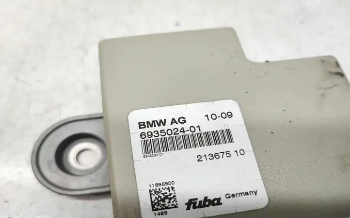 BMW 3 E90 E91 (2005 - 2012) 6935024 Усилитель антенны — фото 2