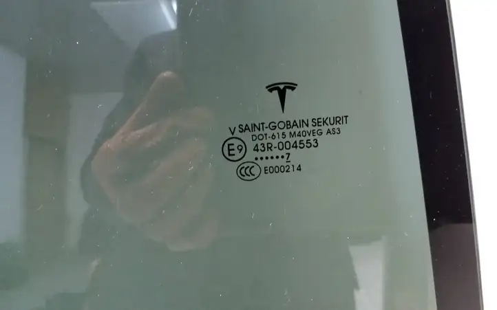 Tesla Model X (2015 - 2021) 43R004553 Стекло задней двери — фото 4