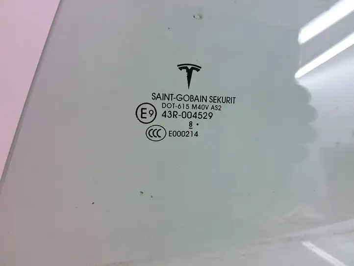 Tesla Model 3 (2017 - 2023) Стекло задней двери — фото 3
