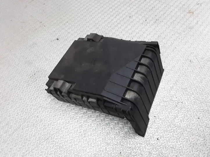 Seat Toledo III (5P) (2004 - 2009) 1K0937132F Крышка ящика предохранителей — фото 2
