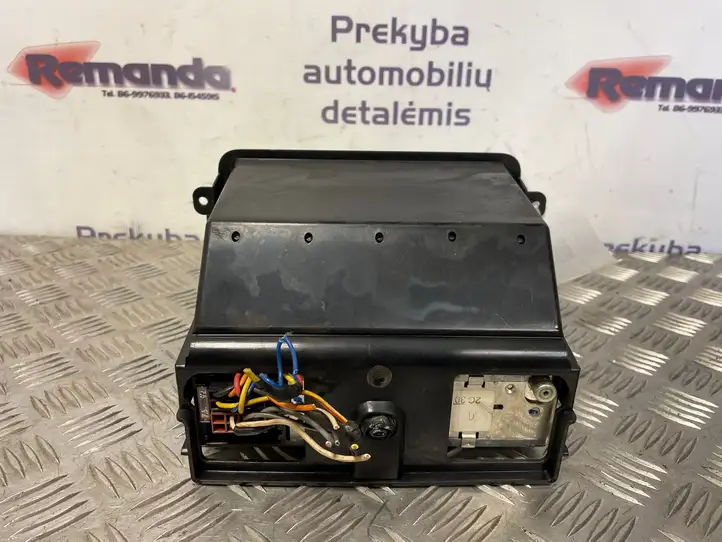 Volkswagen Caddy (2004 - 2010) 8157649203360 Магнитола / мультимедийная система — фото 3