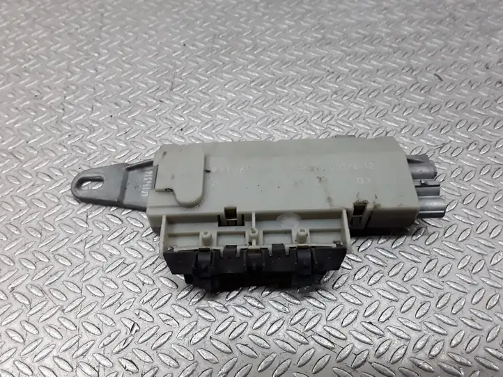 Mercedes-Benz E W211 (2002 - 2009)  A2118203089 Усилитель антенны