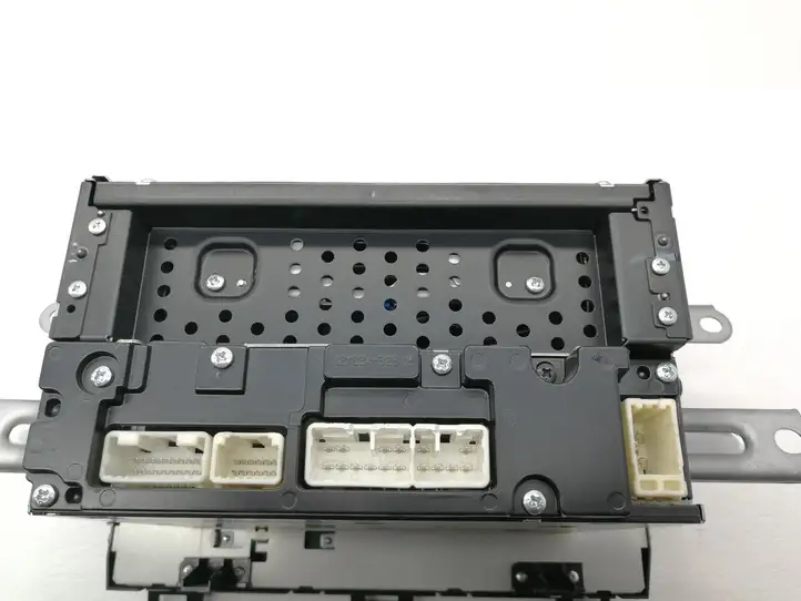 Toyota Prius (XW30) (2009 - 2015) 8612047330 Магнитола / мультимедийная система — фото 4