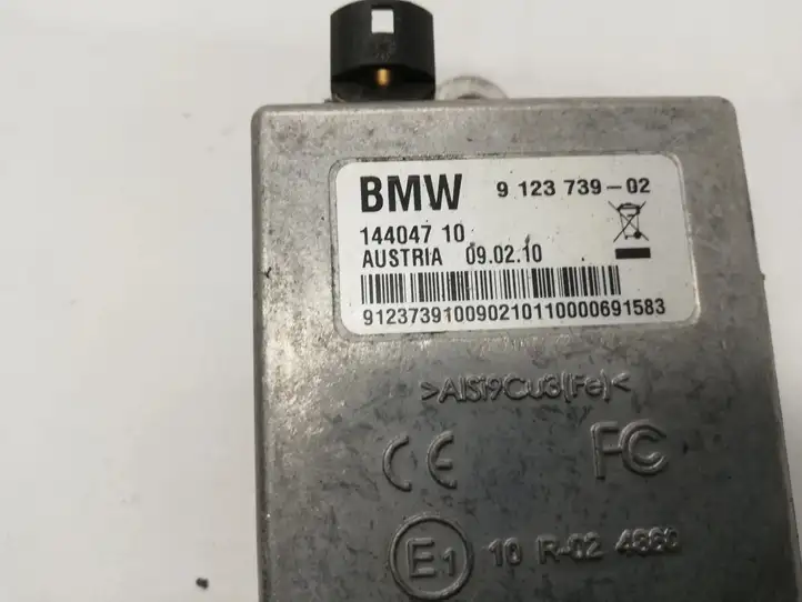 BMW 5 E60 E61 (2004 - 2010) 9123739 Усилитель антенны — фото 2