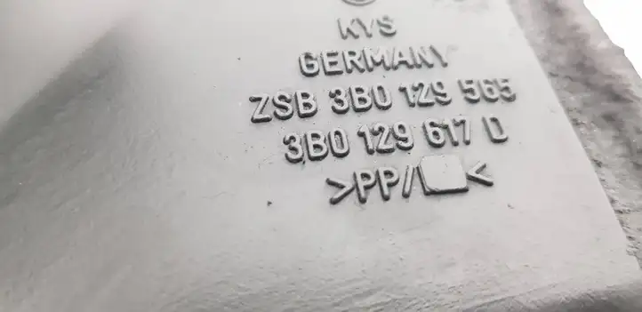 Volkswagen PASSAT B5.5 (2001 - 2005) 3B0129617D Детали воздухозаборника — фото 3