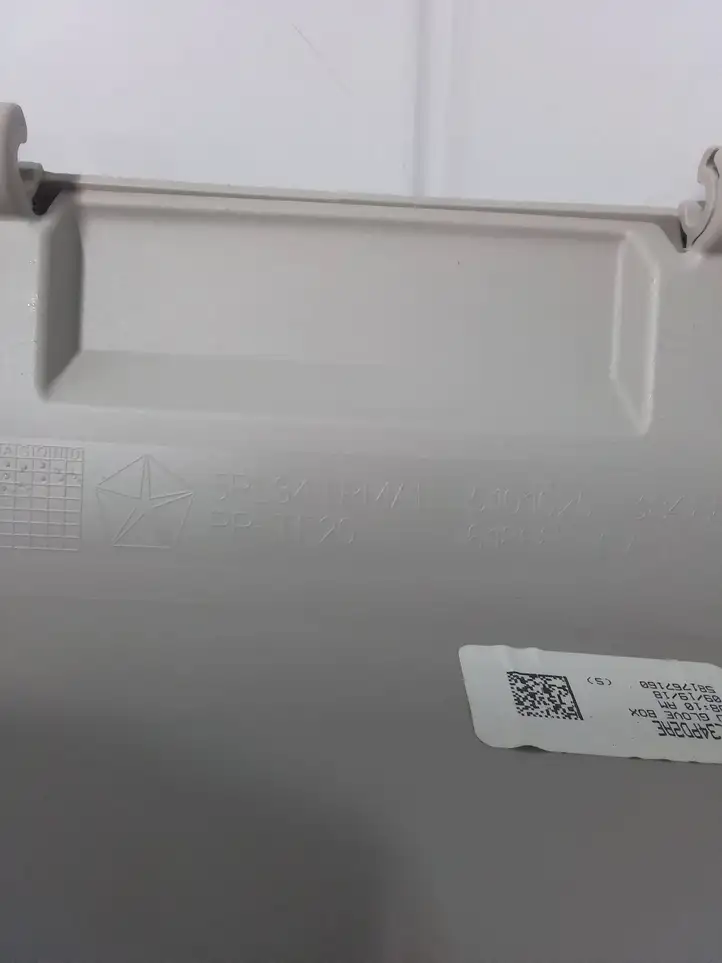 Chrysler Pacifica (2016 - ) 5RL34PD2AE Бардачок в сборе — фото 2