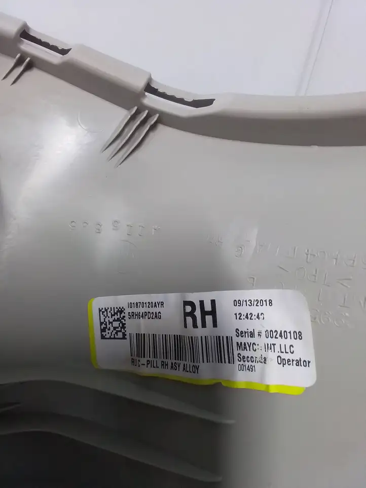 Chrysler Pacifica (2016 - ) 5RH64PD2AG Обшивка стойки C — фото 2