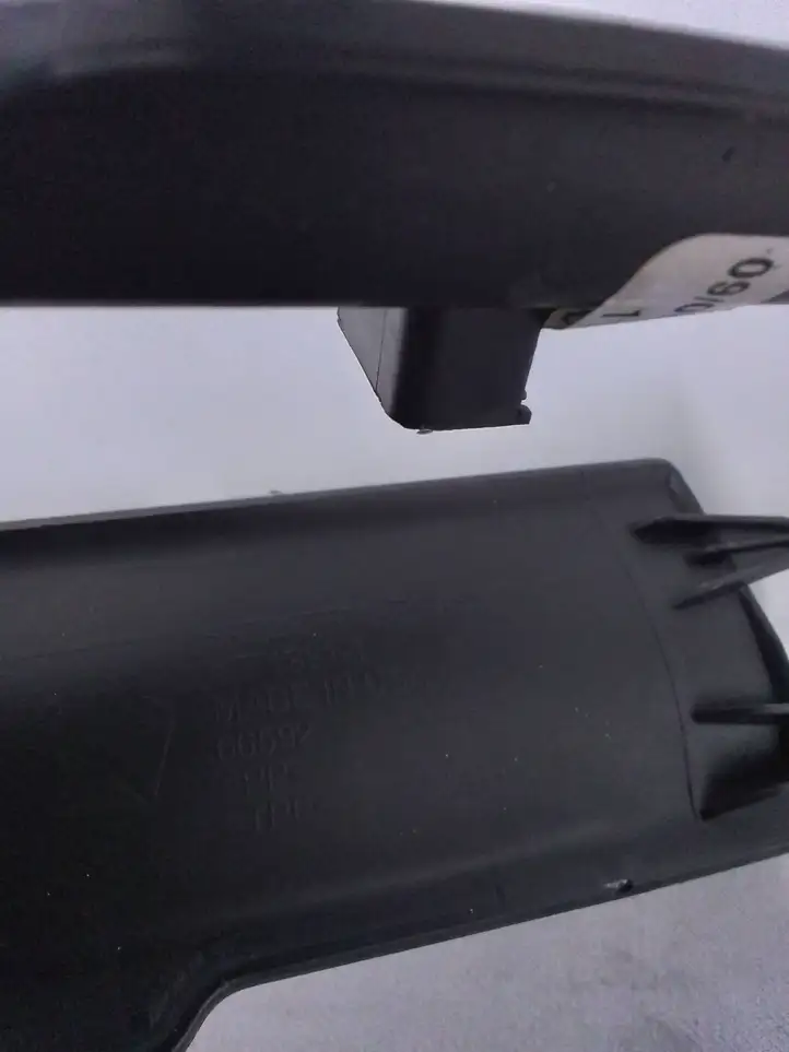 Chrysler Pacifica (2016 - ) 5RT22TRMA Отделка салазок сиденья пассажира — фото 2