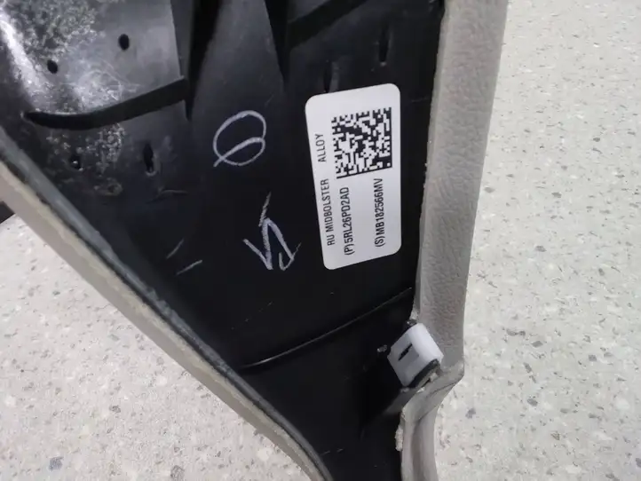 Chrysler Pacifica (2016 - ) 5RL26PD2AD Отделка внутренней панели салона — фото 2