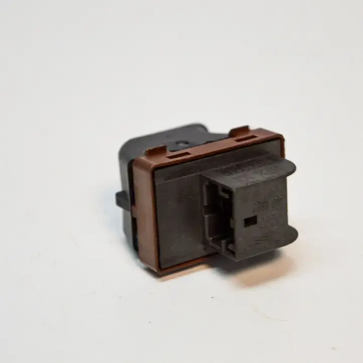 Audi A4 S4 B8 8K (2007 - 2011) 8K0959831A Кнопка закрытия багажника — фото 2