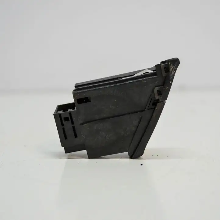 Audi A4 S4 B8 8K (2007 - 2011) 8K1941509A Кнопка фаркопа в багажнике — фото 2