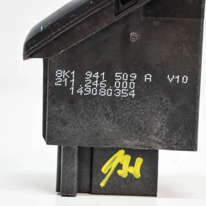 Audi A4 S4 B8 8K (2007 - 2011) 8K1941509A Кнопка фаркопа в багажнике — фото 3