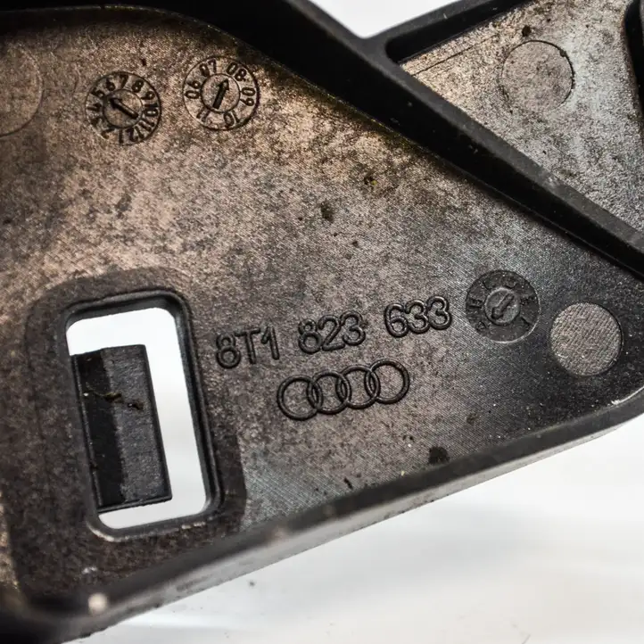 Audi A4 S4 B8 8K (2007 - 2011) 8T1823633A Прочие детали салона — фото 2