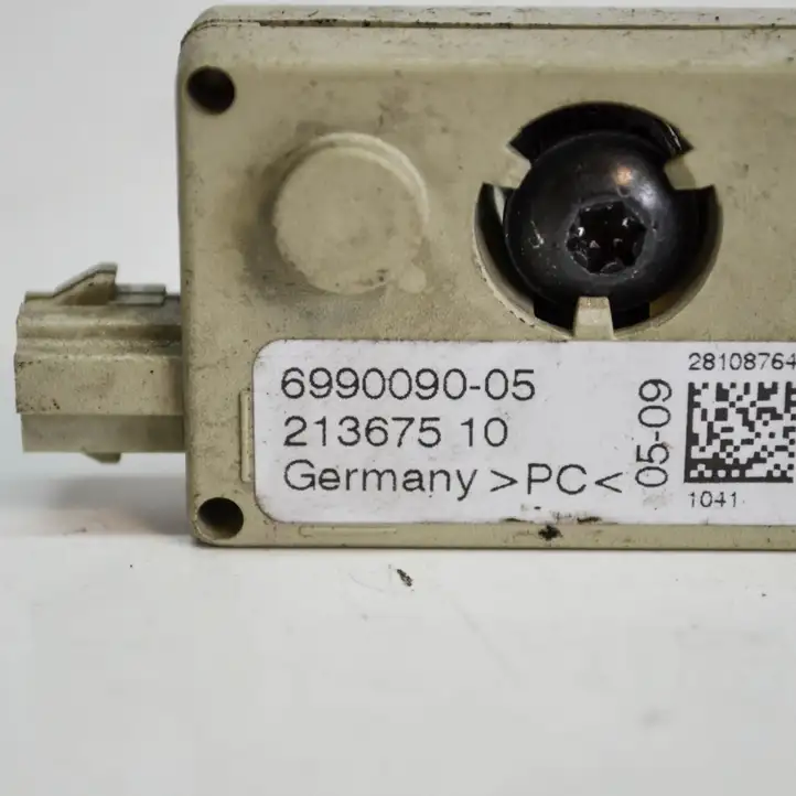 BMW 3 E90 E91 (2005 - 2012) 69900900521367510 Усилитель антенны — фото 2