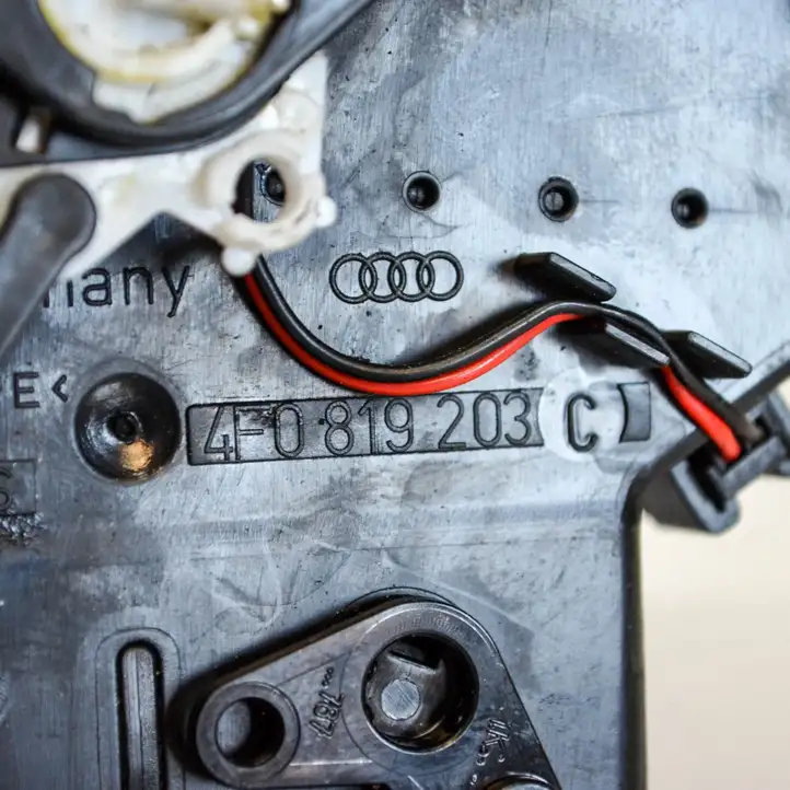 Audi A6 S6 C6 4F (2008 - 2011) 4F0819203C Воздушная решетка панели — фото 4