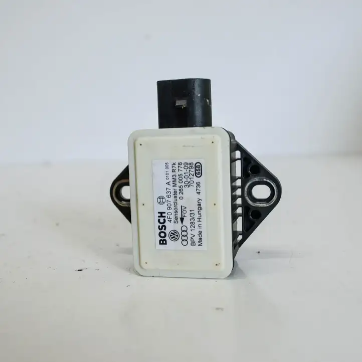 Audi A6 S6 C6 4F (2008 - 2011) 4F0907637A Датчик ускорения — фото 1