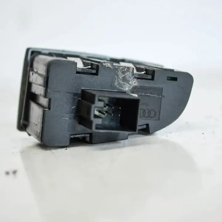 Audi A6 S6 C6 4F (2008 - 2011) 4L2928227VUV Кнопка фаркопа в багажнике — фото 2