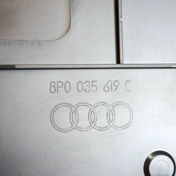 Audi A3/S3 8P (2008 - 2013) 8P0035619C Прочие детали моторного отсека — фото 3