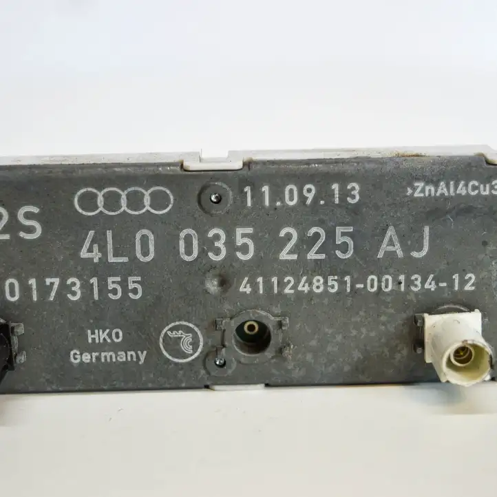 Audi Q7 4L (2009 - 2015) 4L0035225AJ Усилитель антенны — фото 4