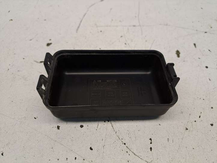 Toyota RAV 4 (XA40) (2012 - 2018)  8266248190 Крышка ящика предохранителей