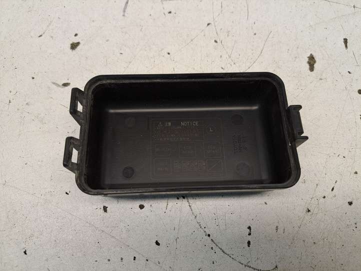 Toyota RAV 4 (XA40) (2012 - 2018)  8266248190 Крышка ящика предохранителей
