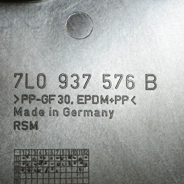 Audi Q7 4L (2009 - 2015) Прочие детали моторного отсека — фото 4