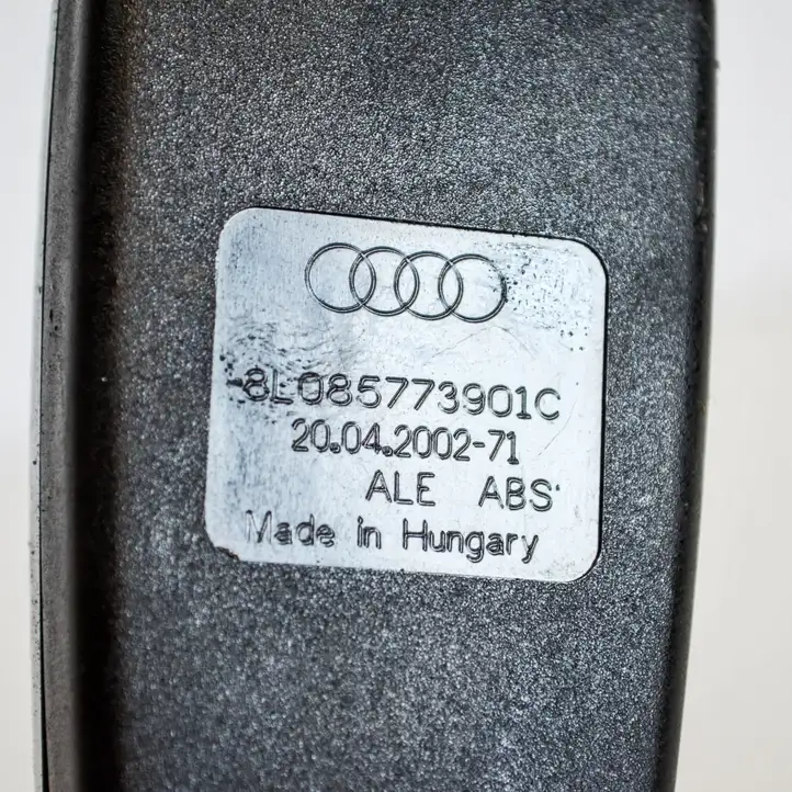 Audi A3/S3 8L (1996 - 2000) 8L0857739 Задний средний замок ремня — фото 1