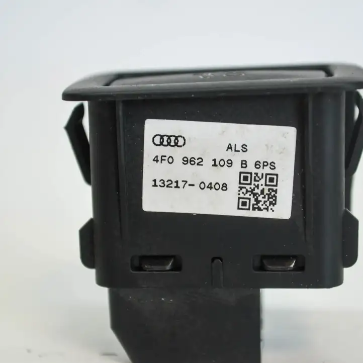 Audi Q7 4L (2009 - 2015) 4F0962109B Кнопка фаркопа в багажнике — фото 4