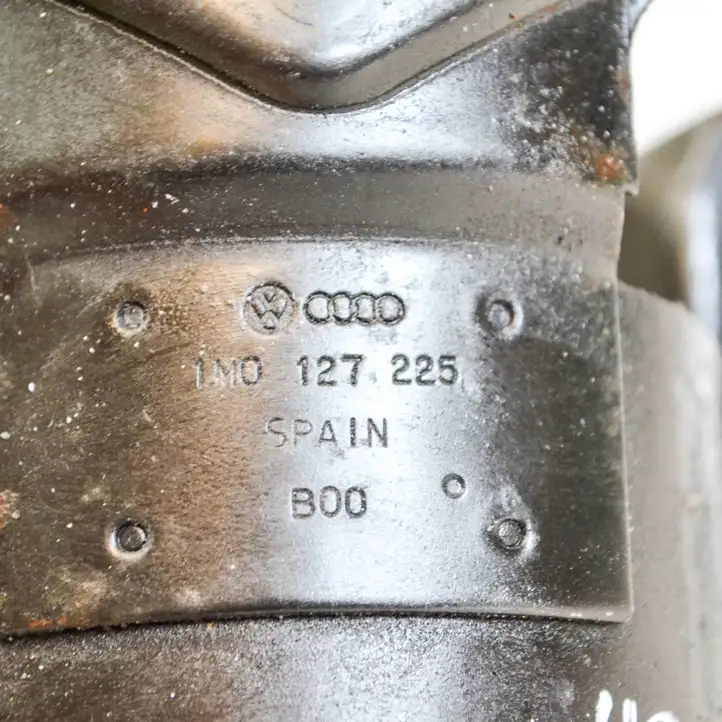Audi A3/S3 8L (1996 - 2000) 1M0127225 Прочие детали моторного отсека — фото 3