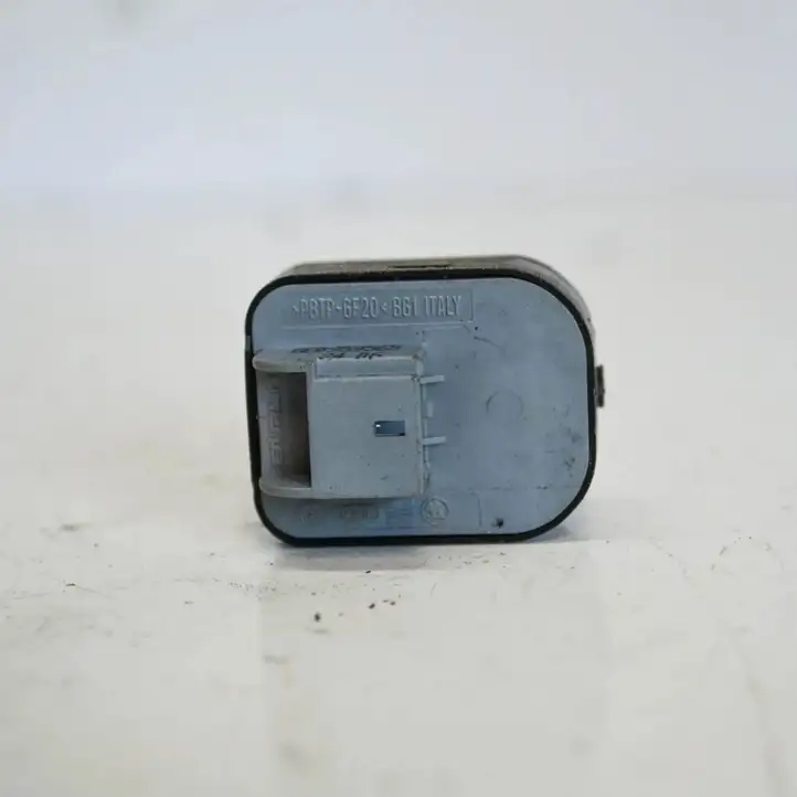 Audi A4 S4 B7 8E 8H (2004 - 2009) 8E0959565 Кнопка фаркопа в багажнике — фото 3