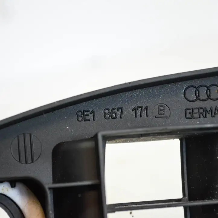 Audi A4 S4 B7 8E 8H (2004 - 2009) 8E1867171B Прочие детали салона — фото 4