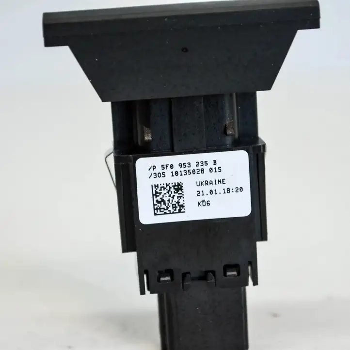 Seat Leon (5F) (2012 - 2019) 5F0953235B Кнопка фаркопа в багажнике — фото 1