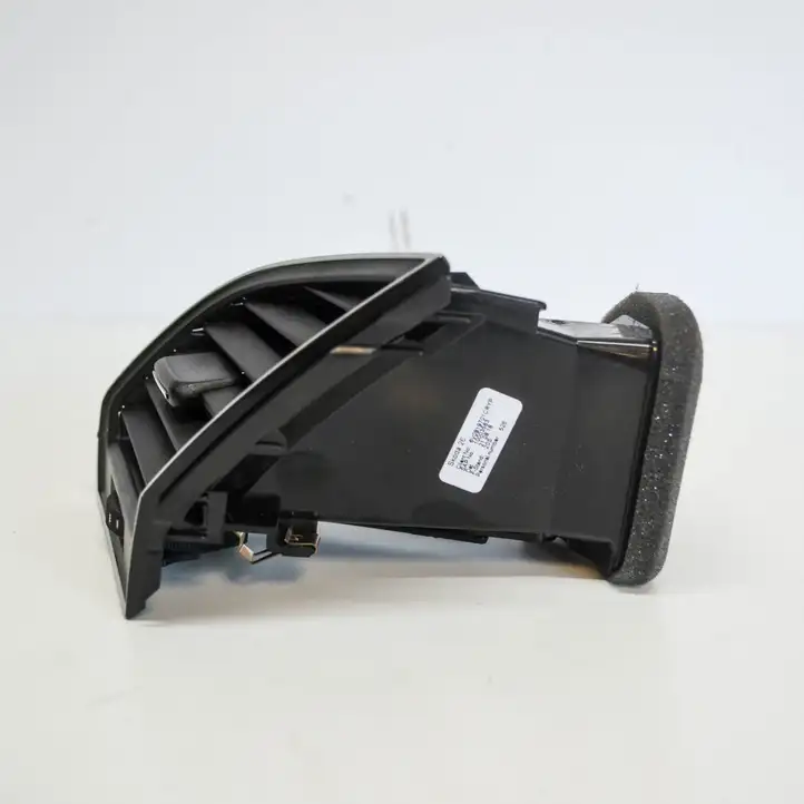 Skoda Fabia Mk3 (NJ) (2015 - 2021) 6V0819701C Воздушная решетка панели — фото 3