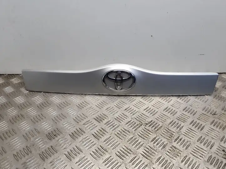 Toyota Prius (XW30) (2009 - 2015) 7680147050 Подсветка номера — фото 1