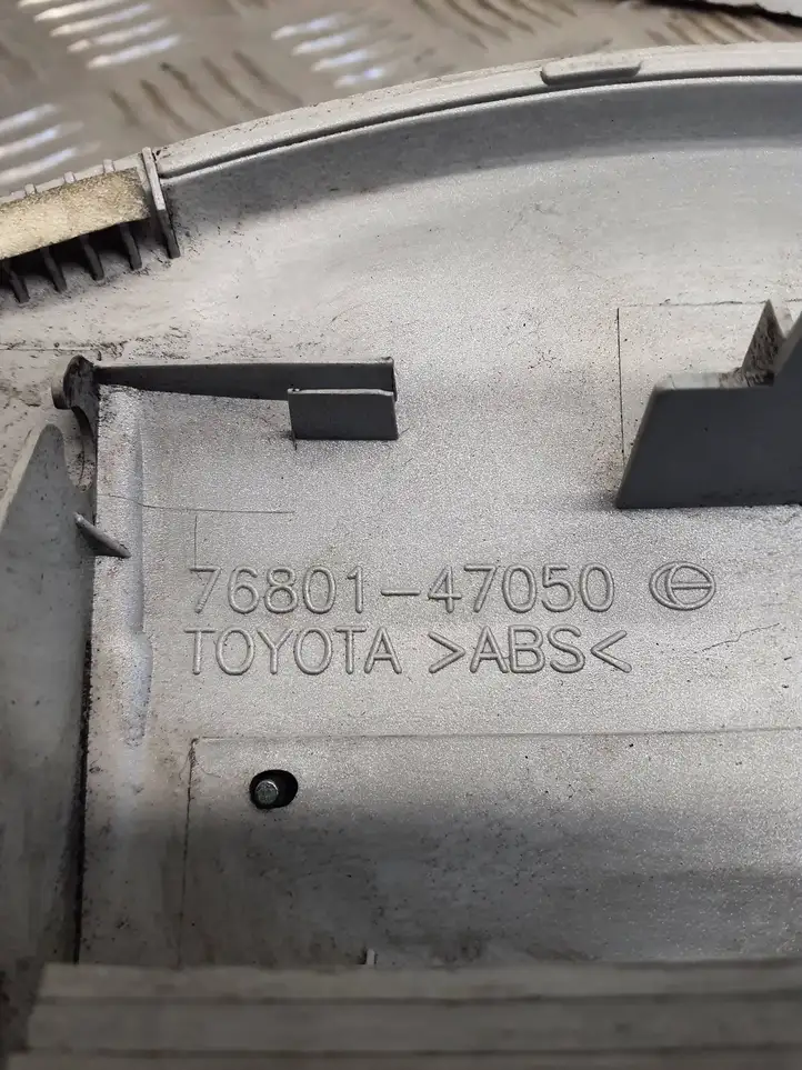 Toyota Prius (XW30) (2009 - 2015) 7680147050 Подсветка номера — фото 6