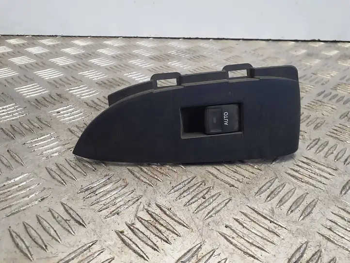 Toyota Prius (XW30) (2009 - 2015) 7427247060 Блок кнопок стеклоподъемников — фото 1