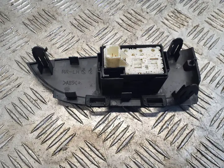 Toyota Prius (XW30) (2009 - 2015) 7427247060 Блок кнопок стеклоподъемников — фото 3