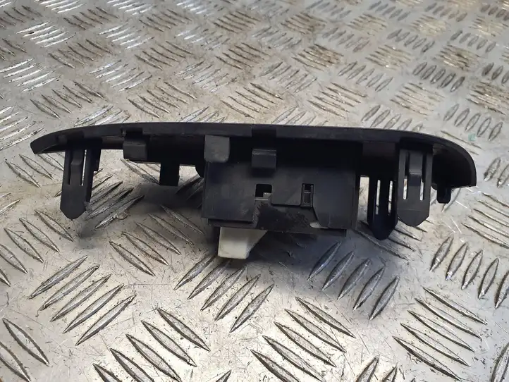 Toyota Prius (XW30) (2009 - 2015) 7427247060 Блок кнопок стеклоподъемников — фото 4