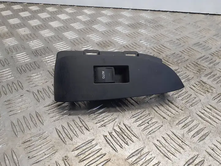Toyota Prius (XW30) (2009 - 2015) 7427147060 Блок кнопок стеклоподъемников — фото 1