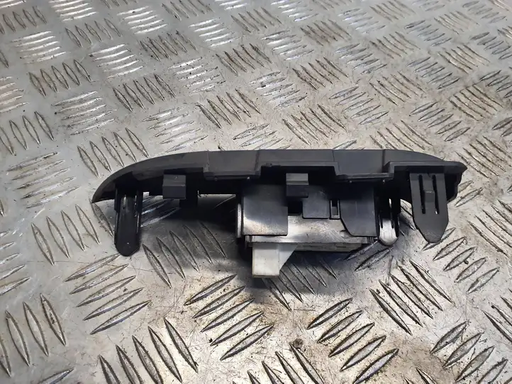 Toyota Prius (XW30) (2009 - 2015) 7427147060 Блок кнопок стеклоподъемников — фото 4