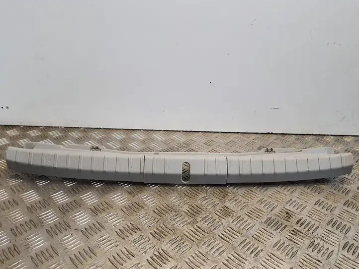 Toyota Prius (XW30) (2009 - 2015) 6471647030 Отделка порога багажника — фото 1