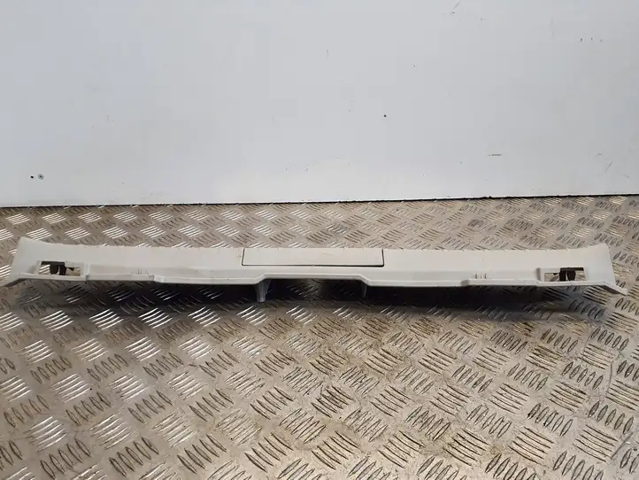Toyota Prius (XW30) (2009 - 2015) 6471647030 Отделка порога багажника — фото 2