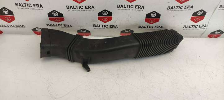 BMW 5 F10 F11 (2009 - 2016)  7811597 Деталь (детали) канала забора воздуха