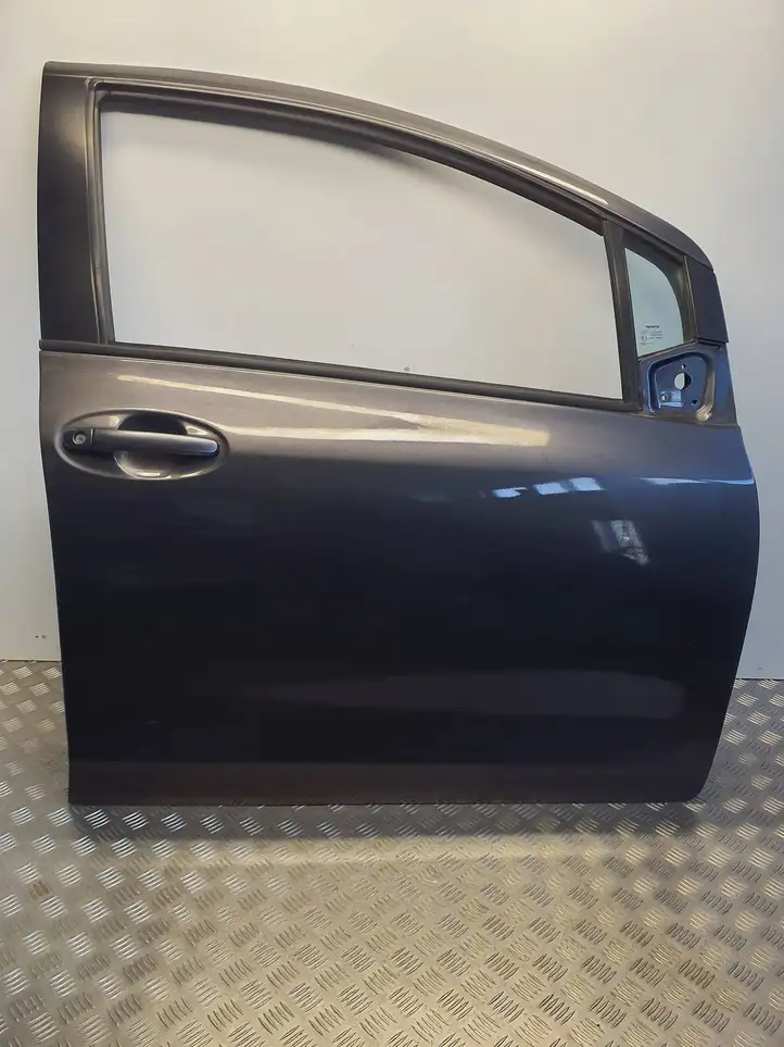 Toyota Yaris (2005 - 2009) Дверь — фото 1