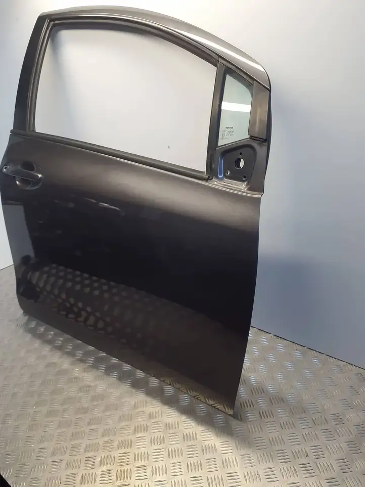 Toyota Yaris (2005 - 2009) Дверь — фото 2