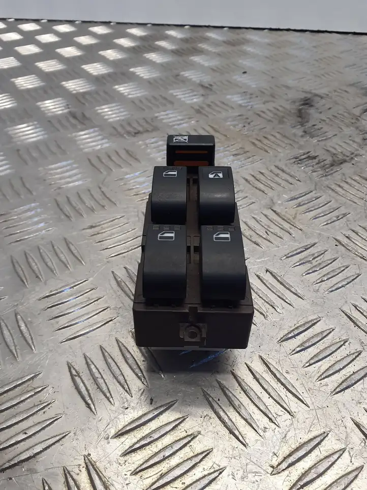 Daihatsu Terios (2006 - 2009) 84820B4020 Кнопка стеклоподъемников — фото 2
