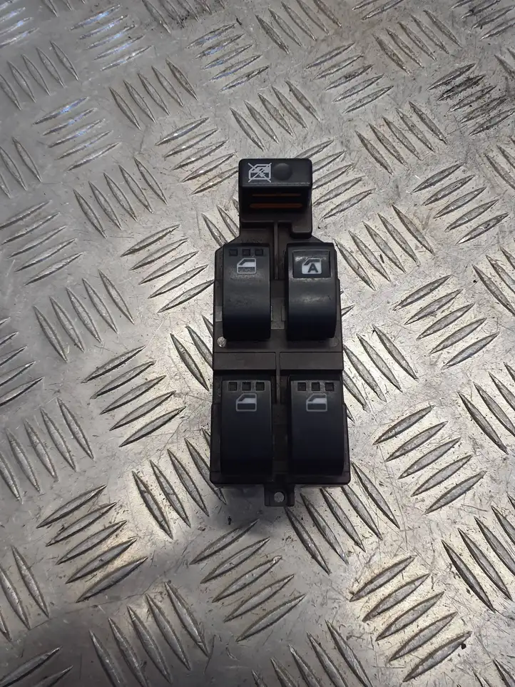 Daihatsu Terios (2006 - 2009) 84820B4020 Кнопка стеклоподъемников — фото 4
