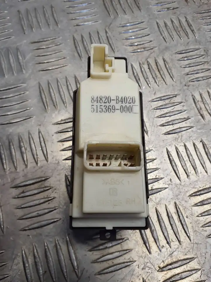 Daihatsu Terios (2006 - 2009) 84820B4020 Кнопка стеклоподъемников — фото 6