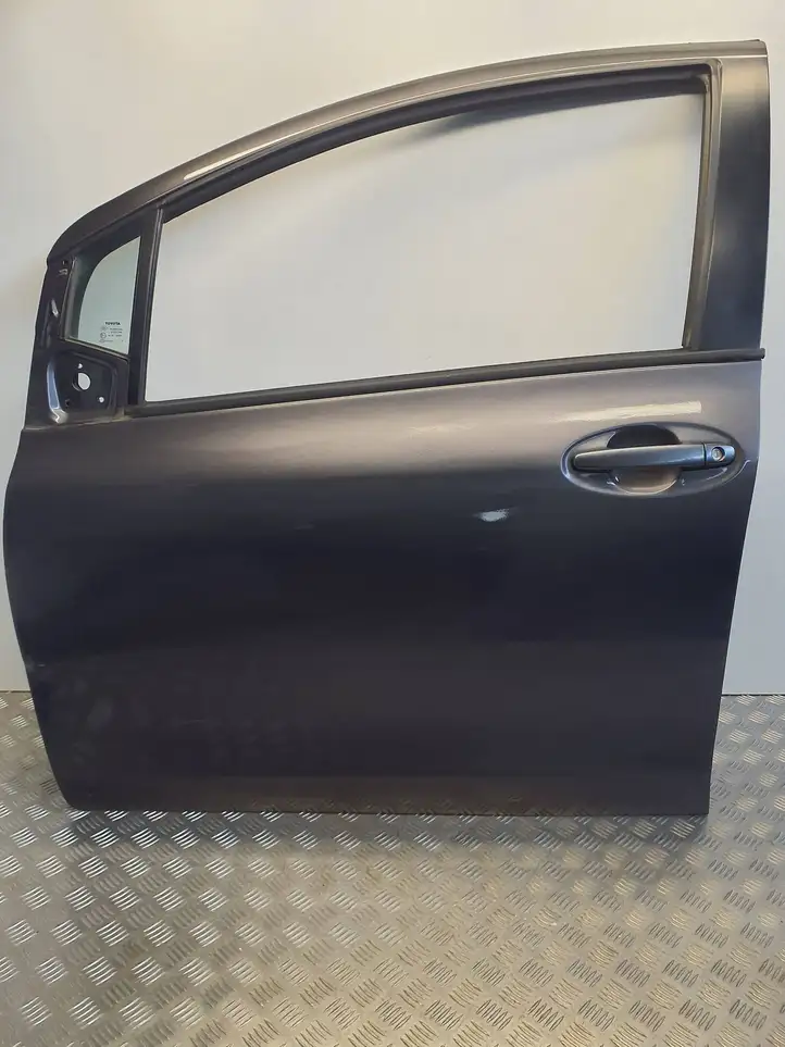 Toyota Yaris (2005 - 2009) Дверь — фото 1